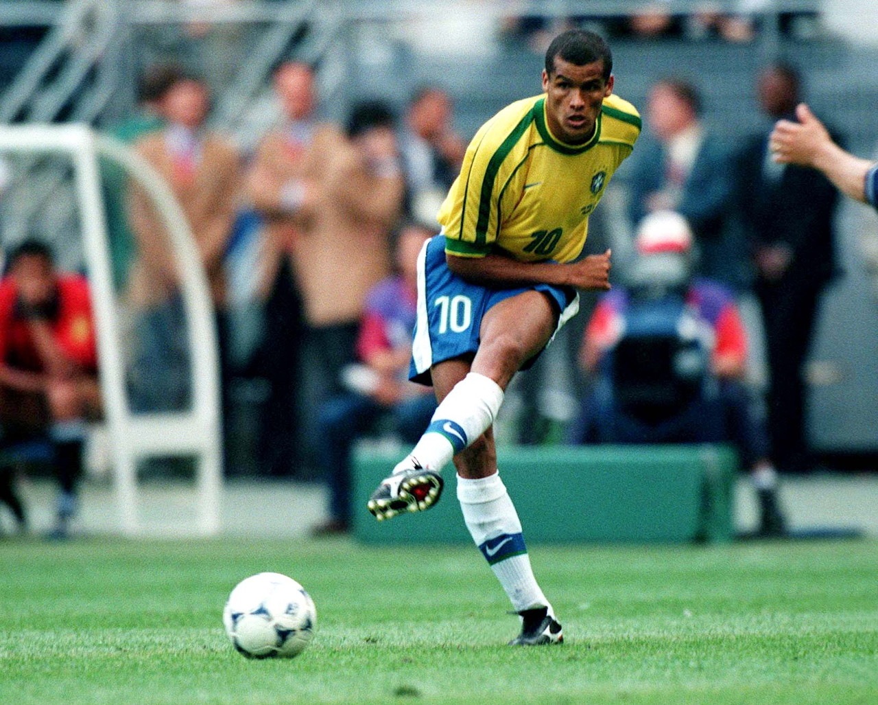 年轻球员逐 年轻球员逐